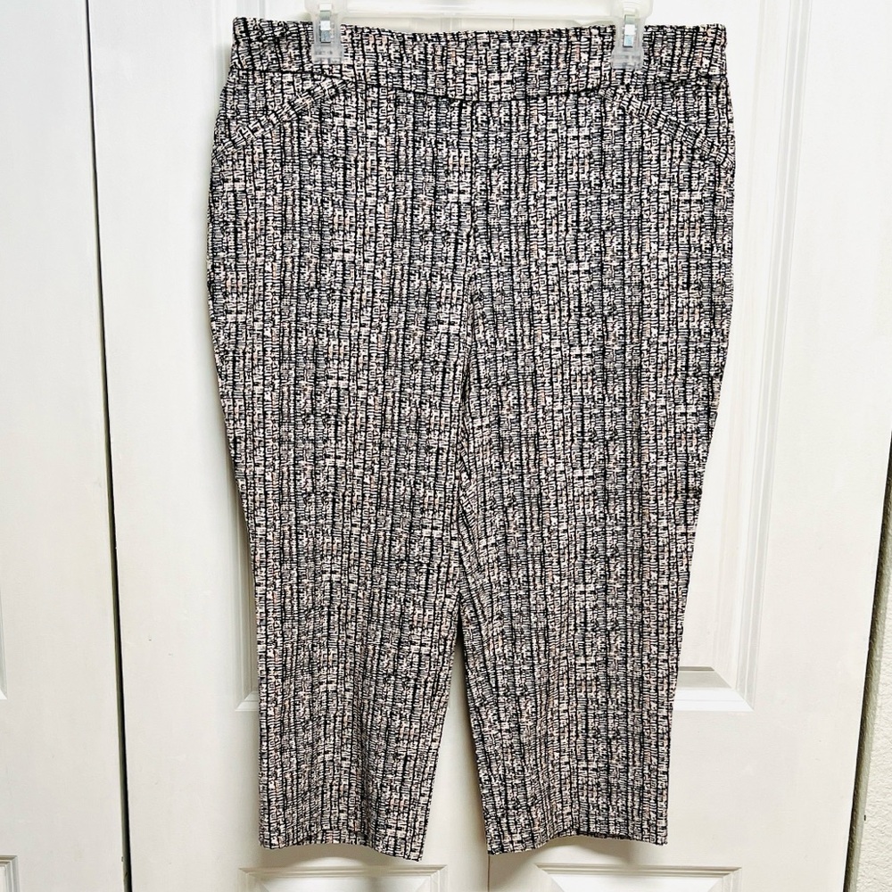 Briggs New York Black Tan & White Patterned Stretch Capris Size 12